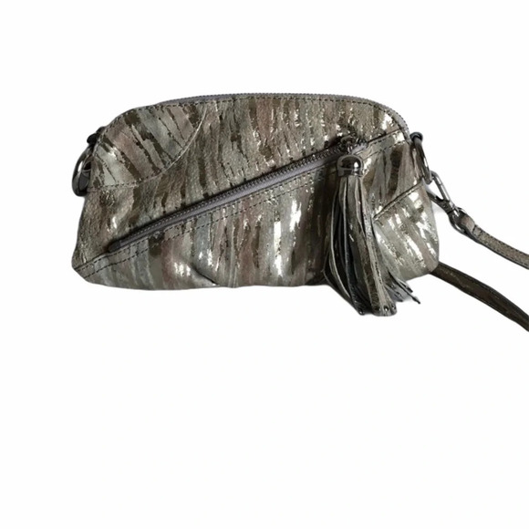 CHEZ by Cheryl Handbags - CHEZ by Cheryl Gold Silver Crossbody Bag